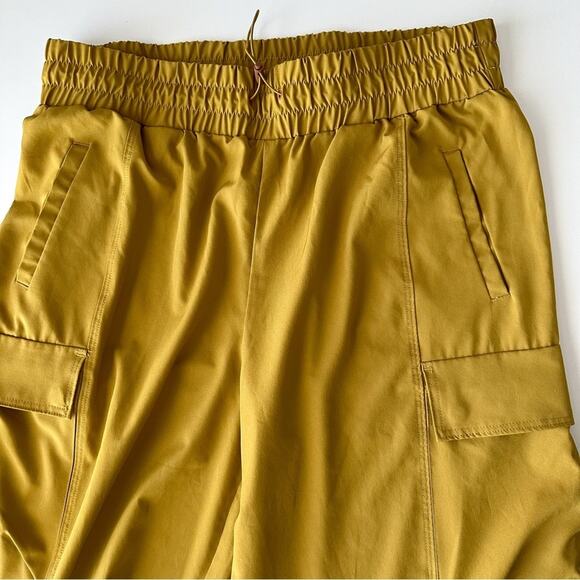 Fabletics Eleanor Cargo Track Pant Warm Olive - Picture 6 of 13